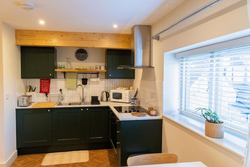 Amarelo Apartment, Central Charlbury, 1 Super King Bed Ngoại thất bức ảnh