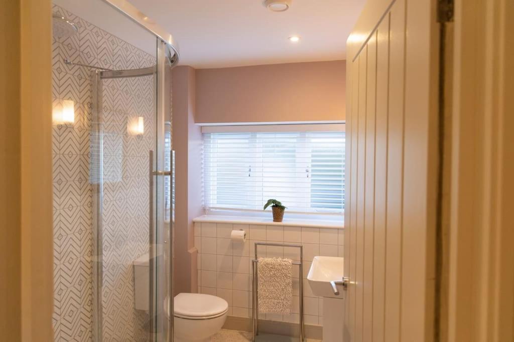 Amarelo Apartment, Central Charlbury, 1 Super King Bed Ngoại thất bức ảnh