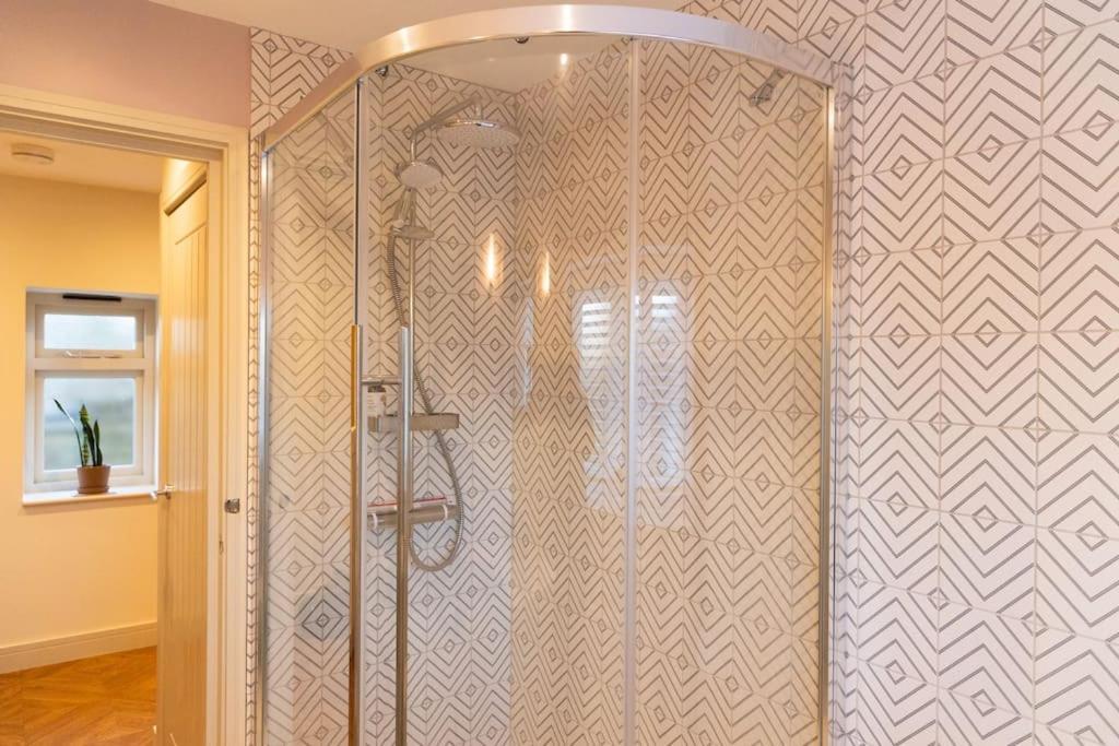 Amarelo Apartment, Central Charlbury, 1 Super King Bed Ngoại thất bức ảnh